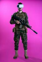 soldaat in strijd gebruik makend van virtueel realiteit bril foto