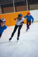 kinderen snelheid het schaatsen foto