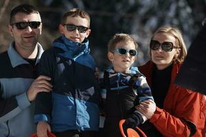 familie portret Bij mooi winter dag foto