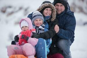 familie portret Aan winter vakantie foto