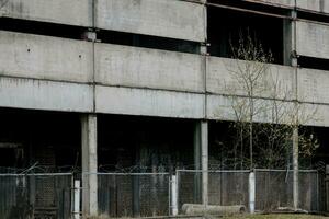 oud verlaten beton gebouw foto