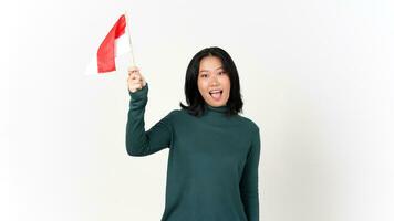 gelukkig en Holding Indonesisch vlag onafhankelijkheid dag concept van mooi Aziatisch vrouw geïsoleerd Aan wit achtergrond foto