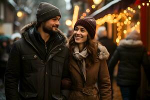 jong paar Aan Kerstmis markt, winter weer atmosfeer, geniet vakantie winkelen. ai generatief foto