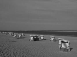 zomer tijd Bij de Duitse noorden zee foto