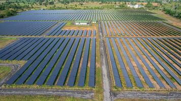 zonne- macht boerderij van dar uitzicht, groen energie technologie foto