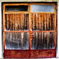 2021 05 15 cortina ijzer en houten deur foto