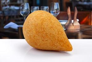 coxinha van kip, braziliaanse snack foto