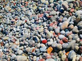kleurrijk strand steentjes foto