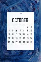 oktober 2020 gemakkelijk kalender Aan modieus klassiek blauw kleur foto
