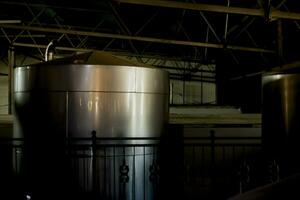 brouwerij roestvrij staal tanks. bedrijf concept gebrouwen bier, bier productie foto