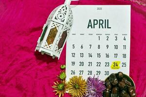 april maandelijks kalender Aan rood foto