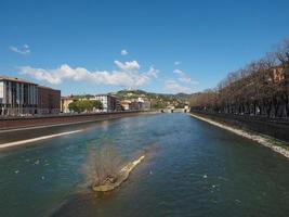 rivier adige in verona foto