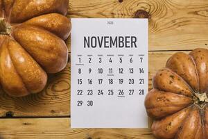 november 2020 maandelijks kalender Aan hout foto