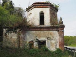 ruïnes van gotische kapel in chivasso, italië foto