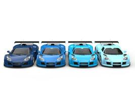 rij van supercars in tinten van blauw - voorkant visie foto