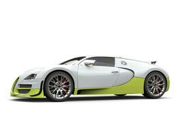 schoon wit modern super sport- auto met groen details - studio schot foto