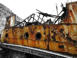 roestig schip wrakstukken foto