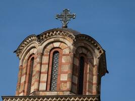 klein klokkentoren van st. mark's kerk, Belgrado - Doorzichtig blauw lucht achtergrond foto