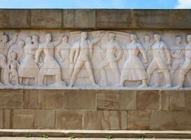 muur van helden, tweede wereld oorlog monument - bas-reliëf schot foto