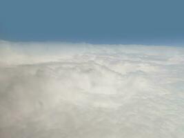 wolken net zo ze zijn gezien van vliegtuig foto
