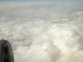 wolken net zo ze zijn gezien van vliegtuig foto
