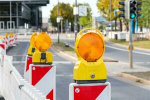 straat waarschuwing lamp Aan bouw plaats foto