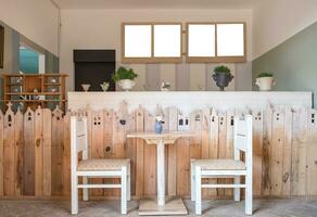 bar tafel met stoel houten decor wijnoogst kamer foto