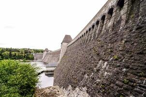 dam in de bergen foto