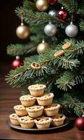 foto van Kerstmis pijnboom boom versierd met fijnhakken taarten. ai gegenereerd