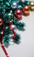 foto van Kerstmis glinsterend klatergoud strengen. ai gegenereerd
