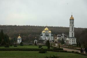 ternopil, Oekraïne - april 2, 2023 zarvanytsia geestelijk centrum - een van de grootste podolisch heiligdommen van de Grieks Katholiek kerk foto