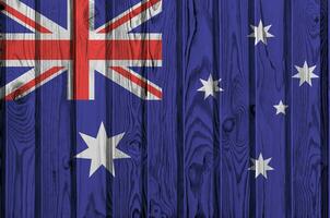 Australië vlag afgebeeld in helder verf kleuren Aan oud houten muur. getextureerde banier Aan ruw achtergrond foto
