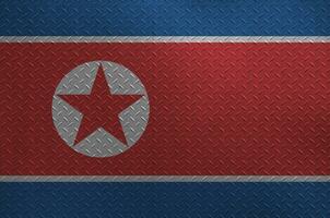 noorden Korea vlag afgebeeld in verf kleuren Aan oud geborsteld metaal bord of muur detailopname. getextureerde banier Aan ruw achtergrond foto
