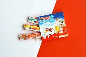 kinder chocola klein doos gemaakt door Ferrero spa. kinder is een banketbakkerij Product merk lijn van Italiaans banketbakkerij multinational fabrikant Ferrero foto