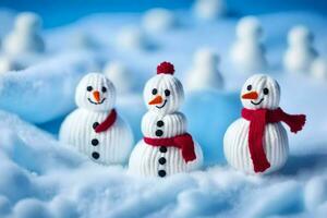 drie sneeuwmannen zijn staand in een groep. ai-gegenereerd foto