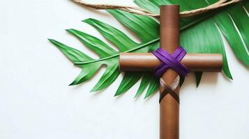 een christen houten kruis kruisbeeld teken met groen palm bladeren net zo religieus vakantie. palm zondag evenement concept door ai gegenereerd foto