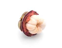 verse mangosteen op witte achtergrond foto