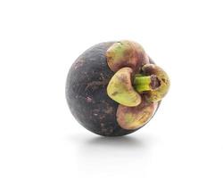 verse mangosteen op witte achtergrond foto