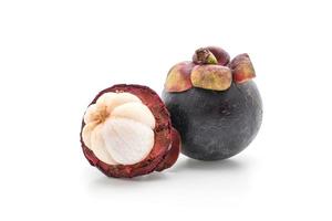 verse mangosteen op witte achtergrond foto