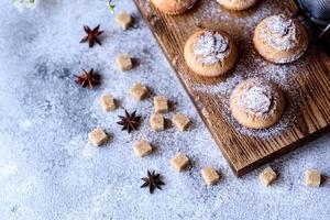 vers gebakken cupcakes van rijstmeel met banaan en vanille foto