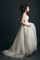 jong mooi elegant vrouw, bruid, bruids mode foto