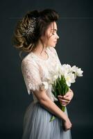 jong mooi elegant vrouw, bruid, bruids mode foto
