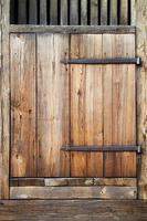 rustieke antieke houten deur. foto