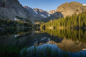 loch vale - nationaal park rocky mountain foto