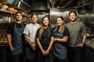 reclame portret schot van een cheff team staand samen in een restaurant keuken en ze kijken Bij de camera. generatief ai. foto