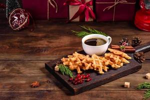 mooie heerlijke belgische wafels op een kersttafel foto