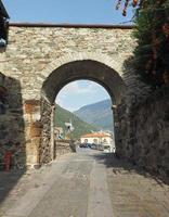 dorp van donnas oostelijke poort foto