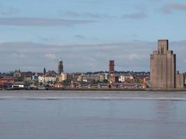 uitzicht op Birkenhead in Liverpool foto