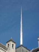 st anne kathedraal torenspits in belfast foto