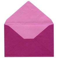 roze envelop geïsoleerd foto